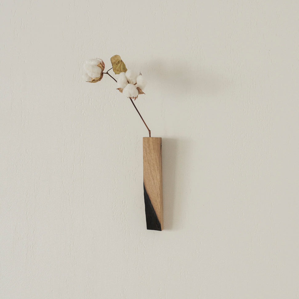 Wall-mounted persimmon tree vase (edge)