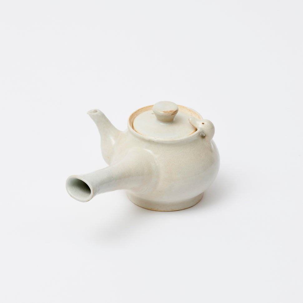 White porcelain tea ceremony set