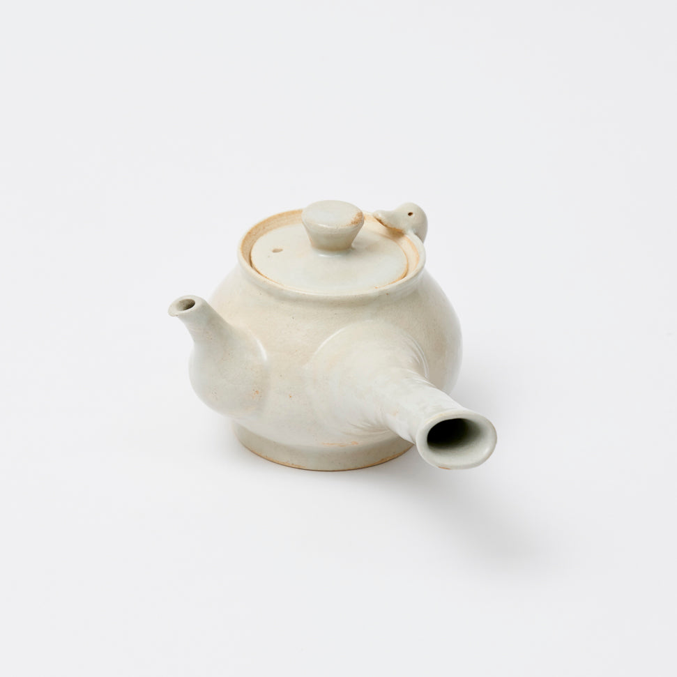 White porcelain tea ceremony set